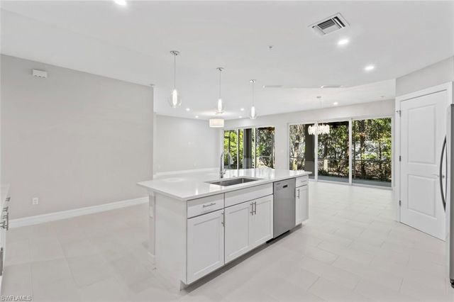 196 Indies DR E 101, Naples, FL 34114