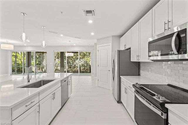 196 Indies DR E 101, Naples, FL 34114