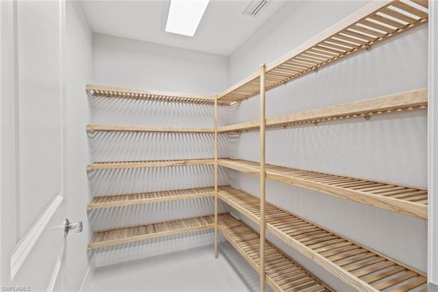 196 Indies DR E 101, Naples, FL 34114