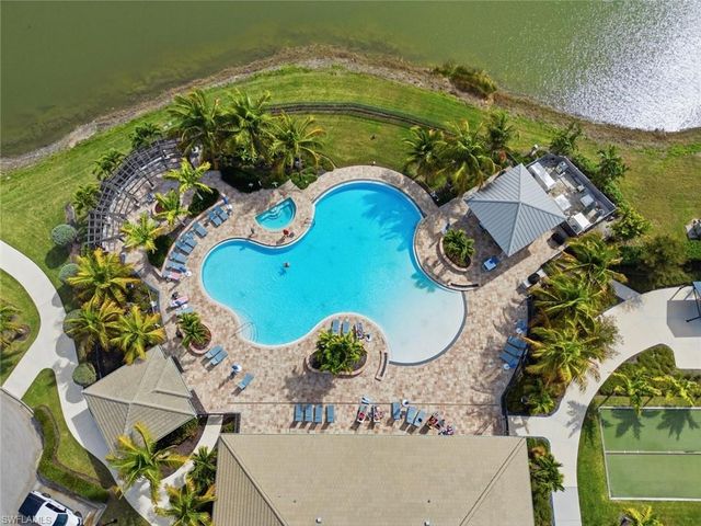 196 Indies DR E 101, Naples, FL 34114