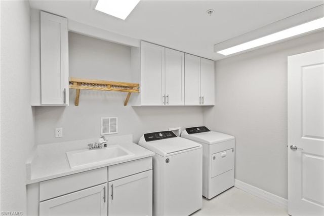 196 Indies DR E 101, Naples, FL 34114