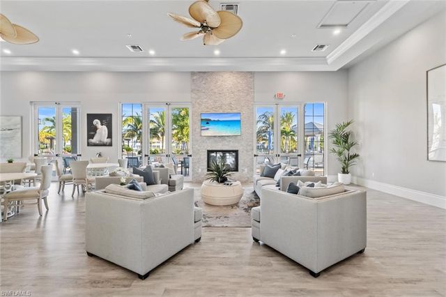 196 Indies DR E 101, Naples, FL 34114