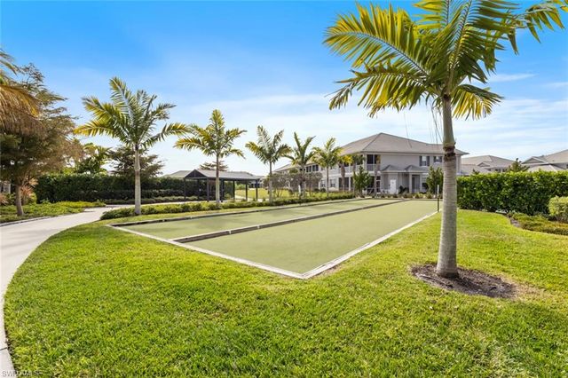 196 Indies DR E 101, Naples, FL 34114