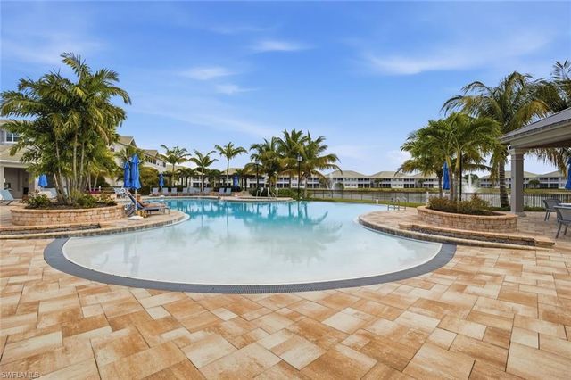 196 Indies DR E 101, Naples, FL 34114