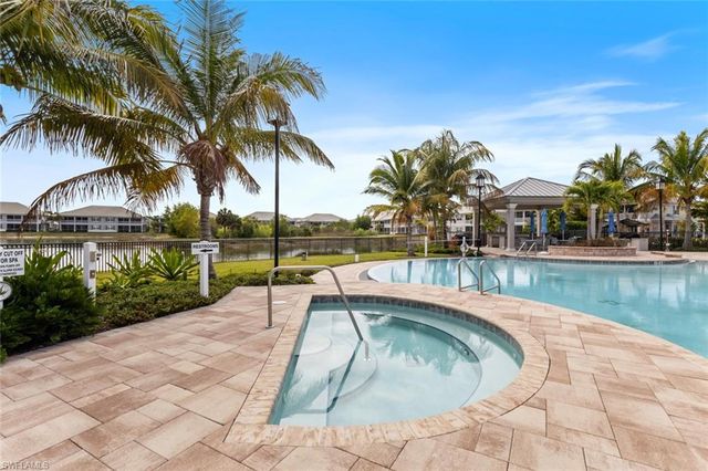 196 Indies DR E 101, Naples, FL 34114