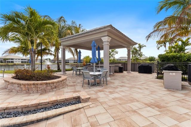 196 Indies DR E 101, Naples, FL 34114