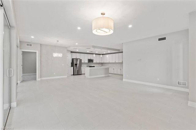 196 Indies DR E 101, Naples, FL 34114