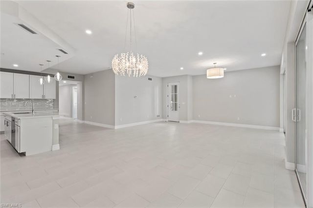 196 Indies DR E 101, Naples, FL 34114