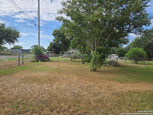 206 Commerce, Pettus, TX 78146