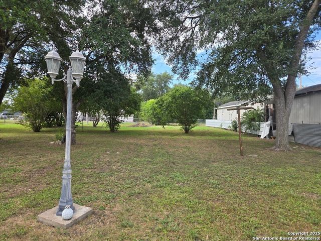 206 Commerce, Pettus, TX 78146