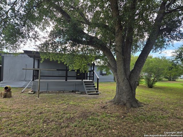 206 Commerce, Pettus, TX 78146