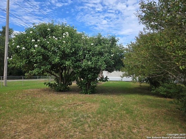 206 Commerce, Pettus, TX 78146