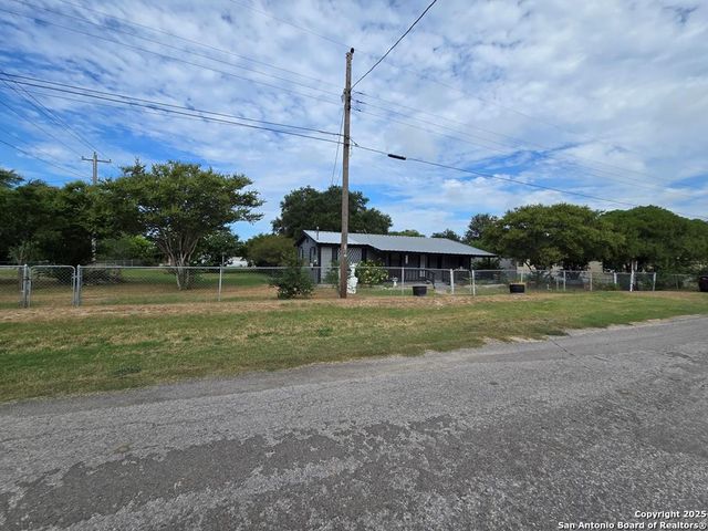 206 Commerce, Pettus, TX 78146