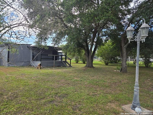 206 Commerce, Pettus, TX 78146