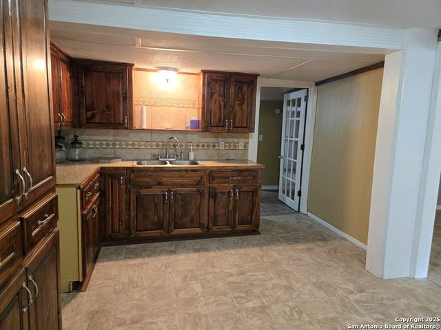 206 Commerce, Pettus, TX 78146