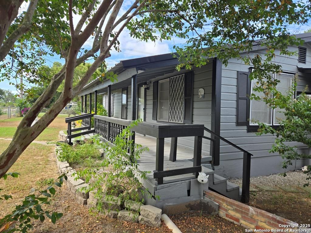 206 Commerce, Pettus, TX 78146