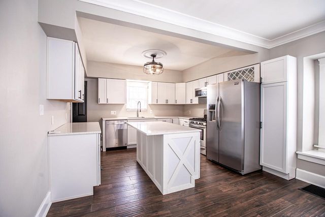 909 Arthur AVENUE, Racine, WI 53405