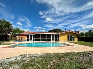 912 NE 9th Ct, Pompano Beach, FL 33060