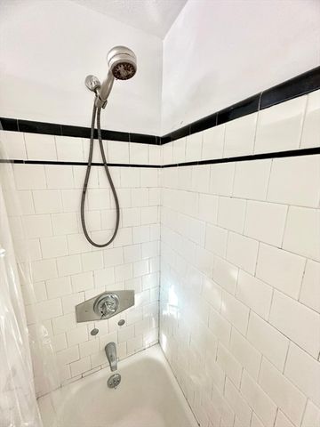 220 Parkland Avenue, Lynn, MA 01905