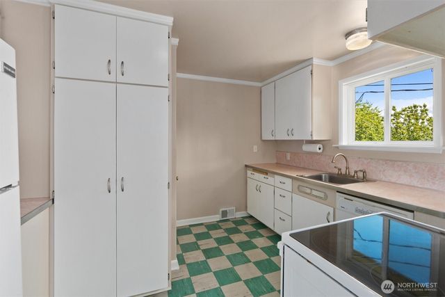16604 11th Avenue SW, Burien, WA 98166
