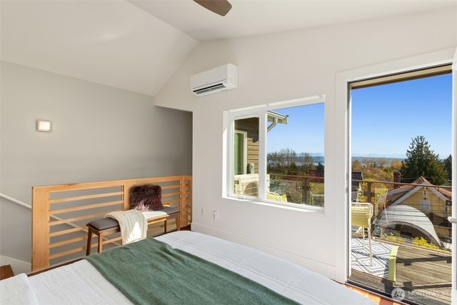 1529 Grandview Place E, Seattle, WA 98112