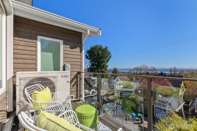 1529 Grandview Place E, Seattle, WA 98112