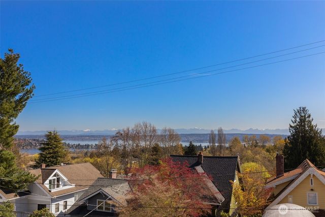 1529 Grandview Place E, Seattle, WA 98112