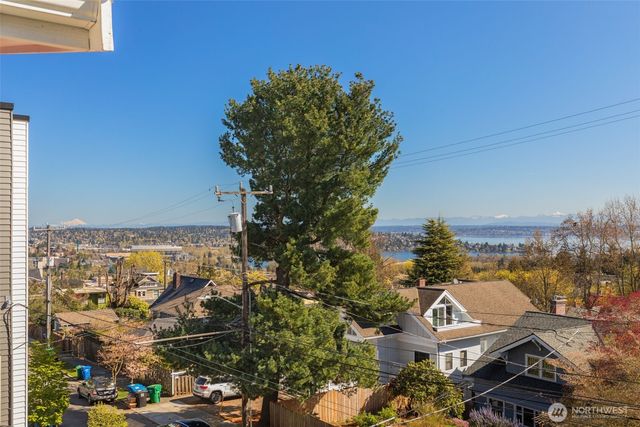 1529 Grandview Place E, Seattle, WA 98112