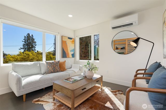 1529 Grandview Place E, Seattle, WA 98112