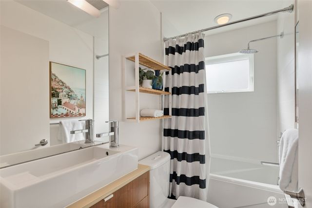 1529 Grandview Place E, Seattle, WA 98112