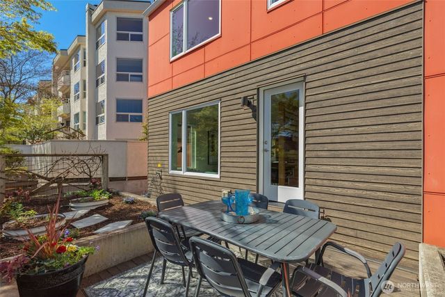 1529 Grandview Place E, Seattle, WA 98112