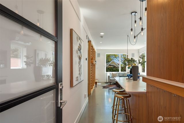 1529 Grandview Place E, Seattle, WA 98112