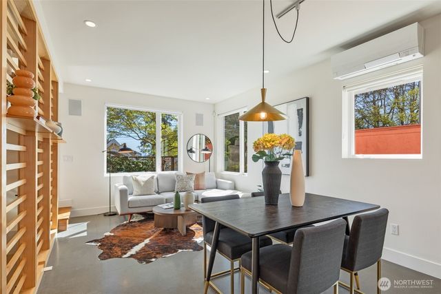 1529 Grandview Place E, Seattle, WA 98112