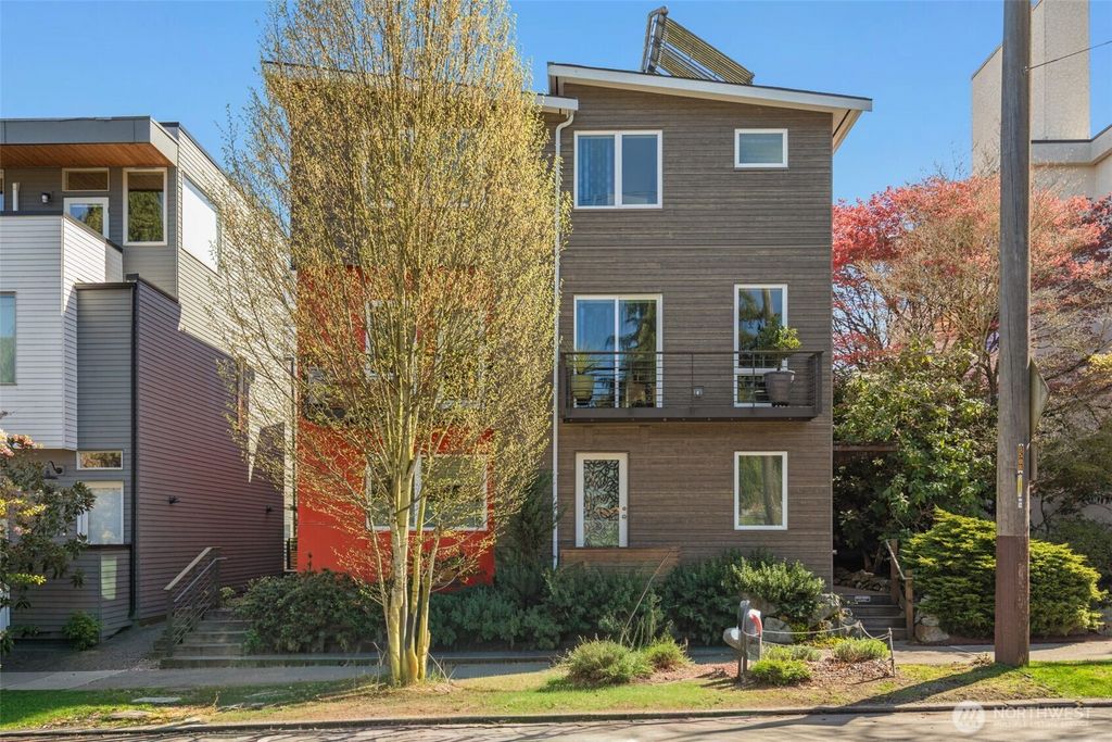 1529 Grandview Place E, Seattle, WA 98112