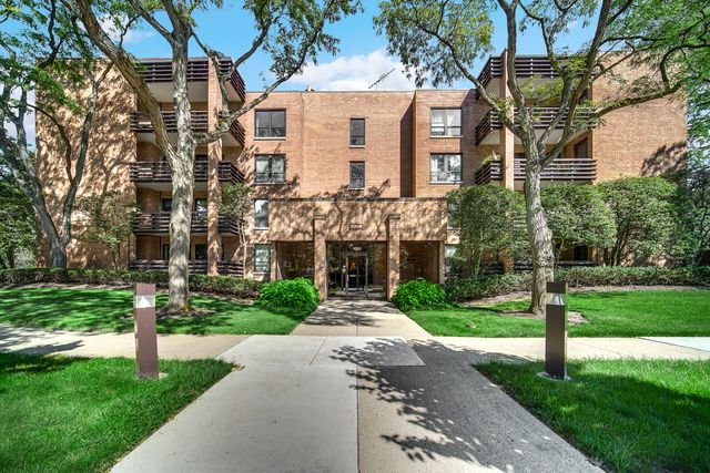 1066 SHERMER Road 11, Northbrook, IL 60062
