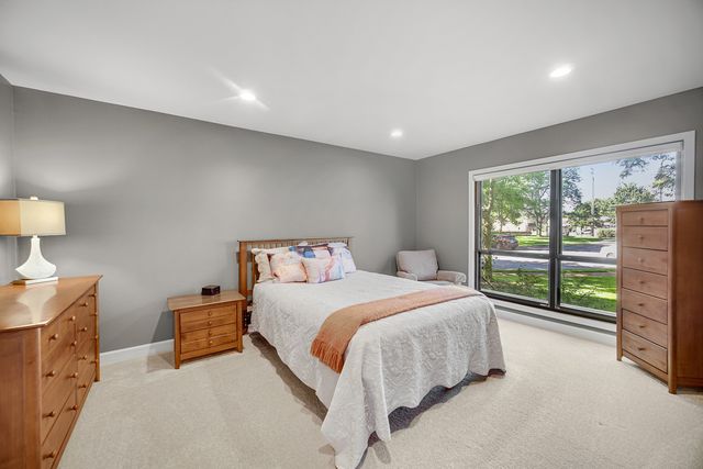 1066 SHERMER Road 11, Northbrook, IL 60062