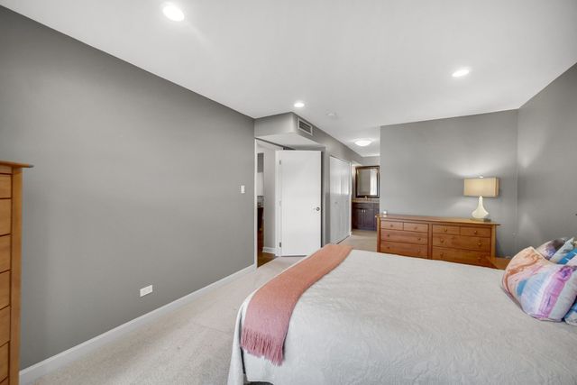 1066 SHERMER Road 11, Northbrook, IL 60062