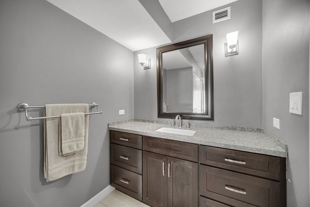 1066 SHERMER Road 11, Northbrook, IL 60062