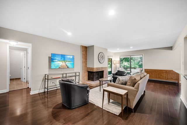 1066 SHERMER Road 11, Northbrook, IL 60062