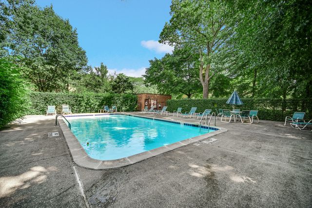1066 SHERMER Road 11, Northbrook, IL 60062