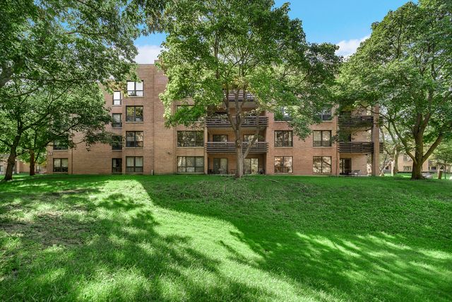 1066 SHERMER Road 11, Northbrook, IL 60062
