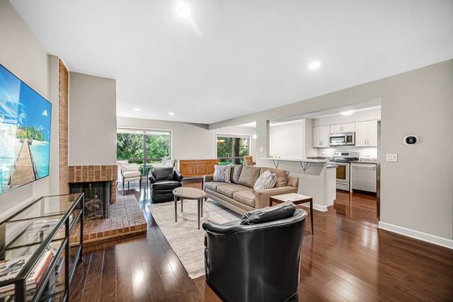 1066 SHERMER Road 11, Northbrook, IL 60062