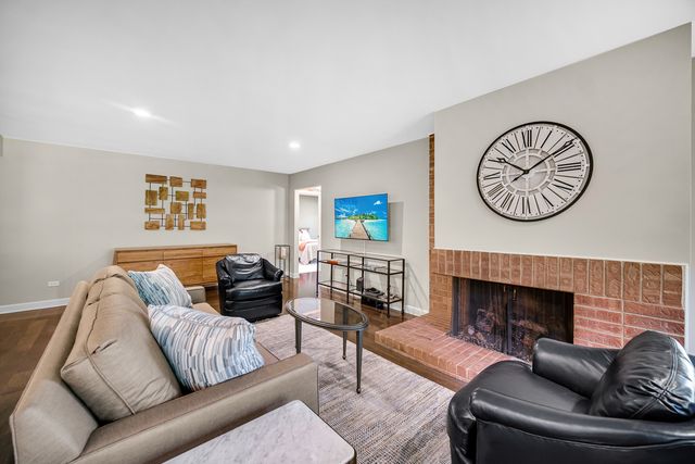 1066 SHERMER Road 11, Northbrook, IL 60062