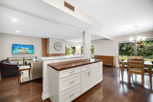 1066 SHERMER Road 11, Northbrook, IL 60062