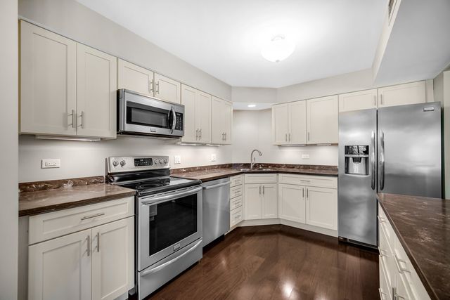 1066 SHERMER Road 11, Northbrook, IL 60062
