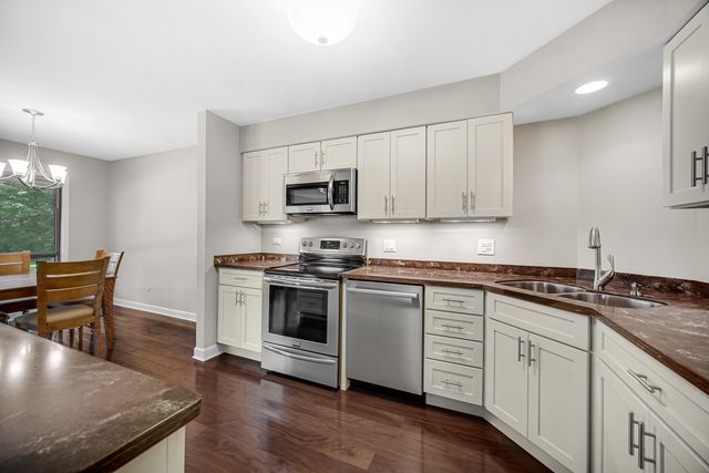 1066 SHERMER Road 11, Northbrook, IL 60062