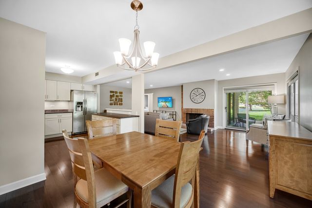 1066 SHERMER Road 11, Northbrook, IL 60062