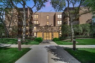1066 SHERMER Road 11, Northbrook, IL 60062