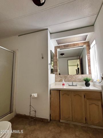 5207 N Black Canyon Highway 18, Phoenix, AZ 85015