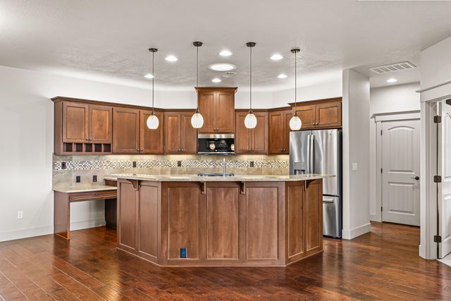 545 Bridge Creek Drive, Central Point, OR 97502